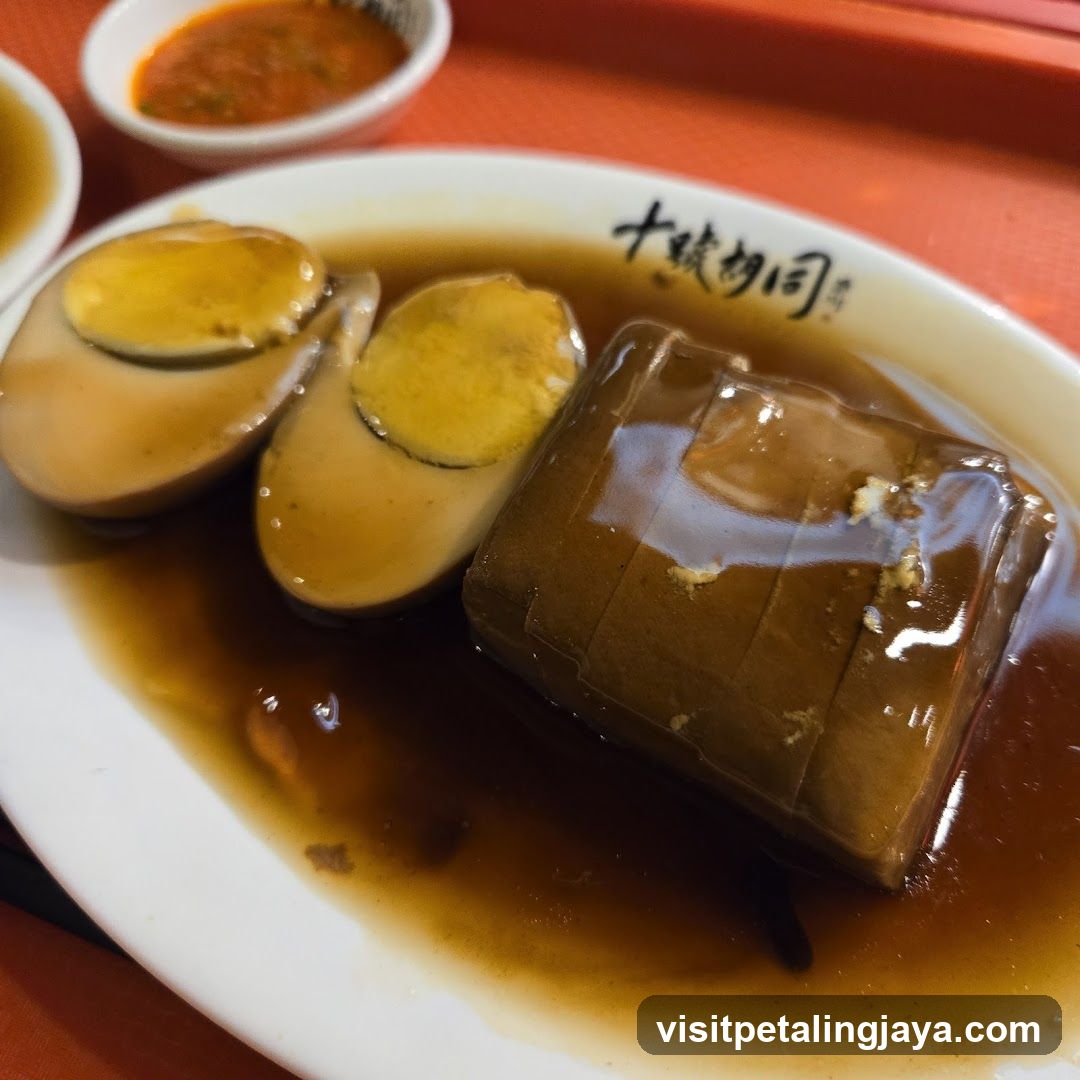 Braised Eggs and Tofu with Sauce