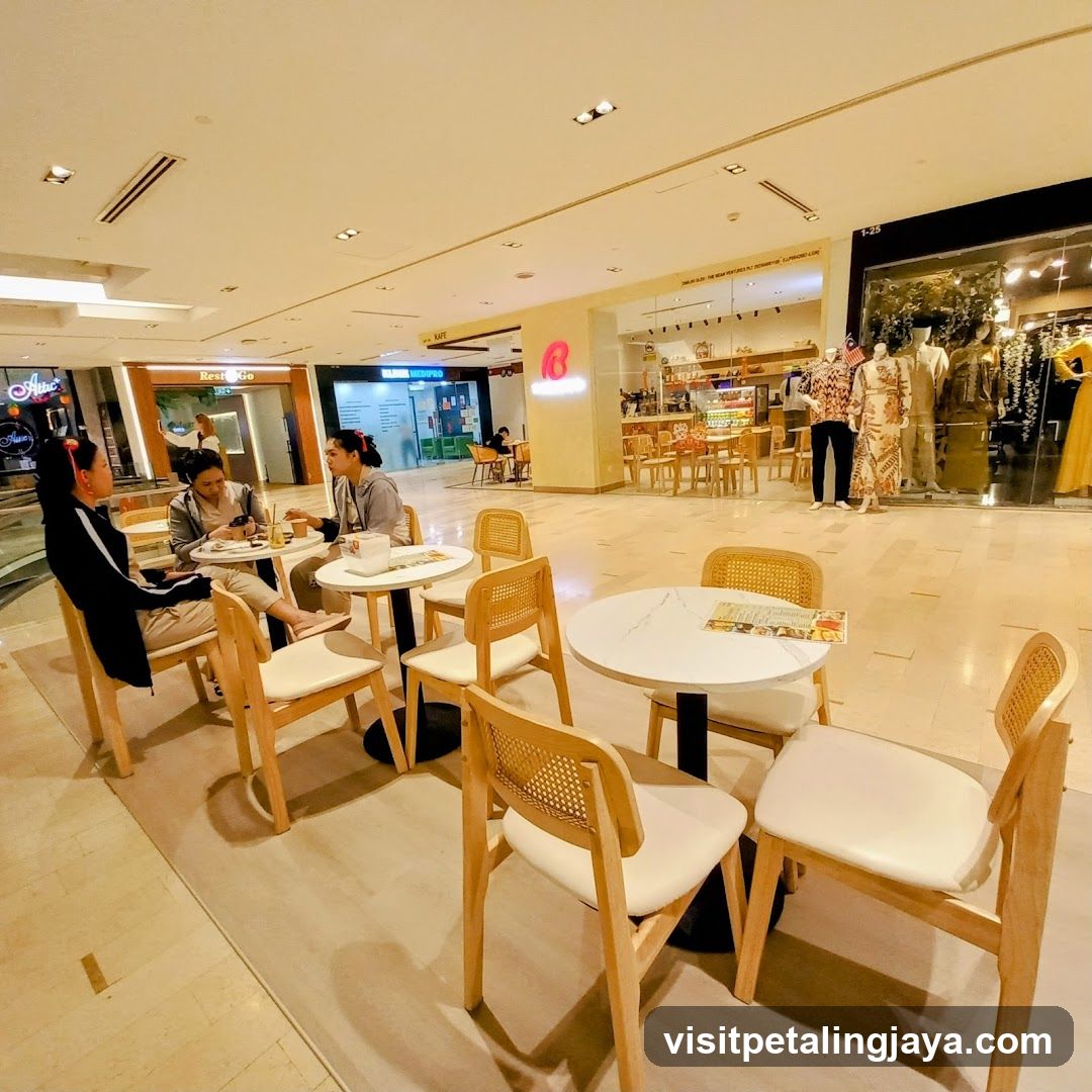 Mall Cafeteria Scene