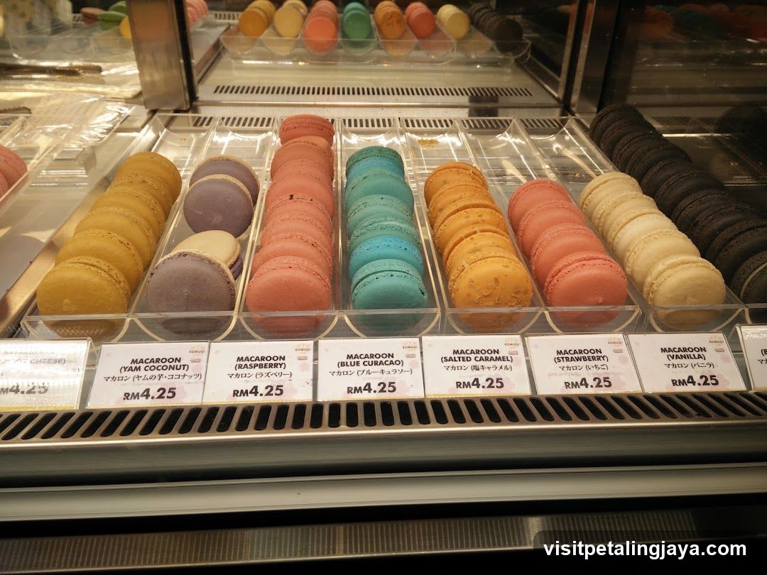 Macaroon Display Case