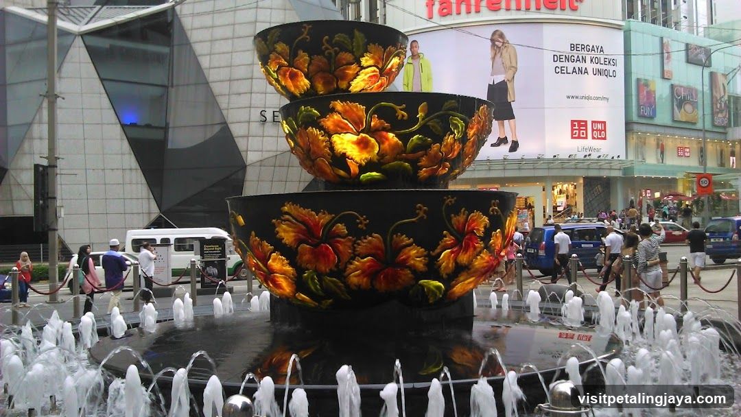 Uniqlo Store Exterior with Fountain