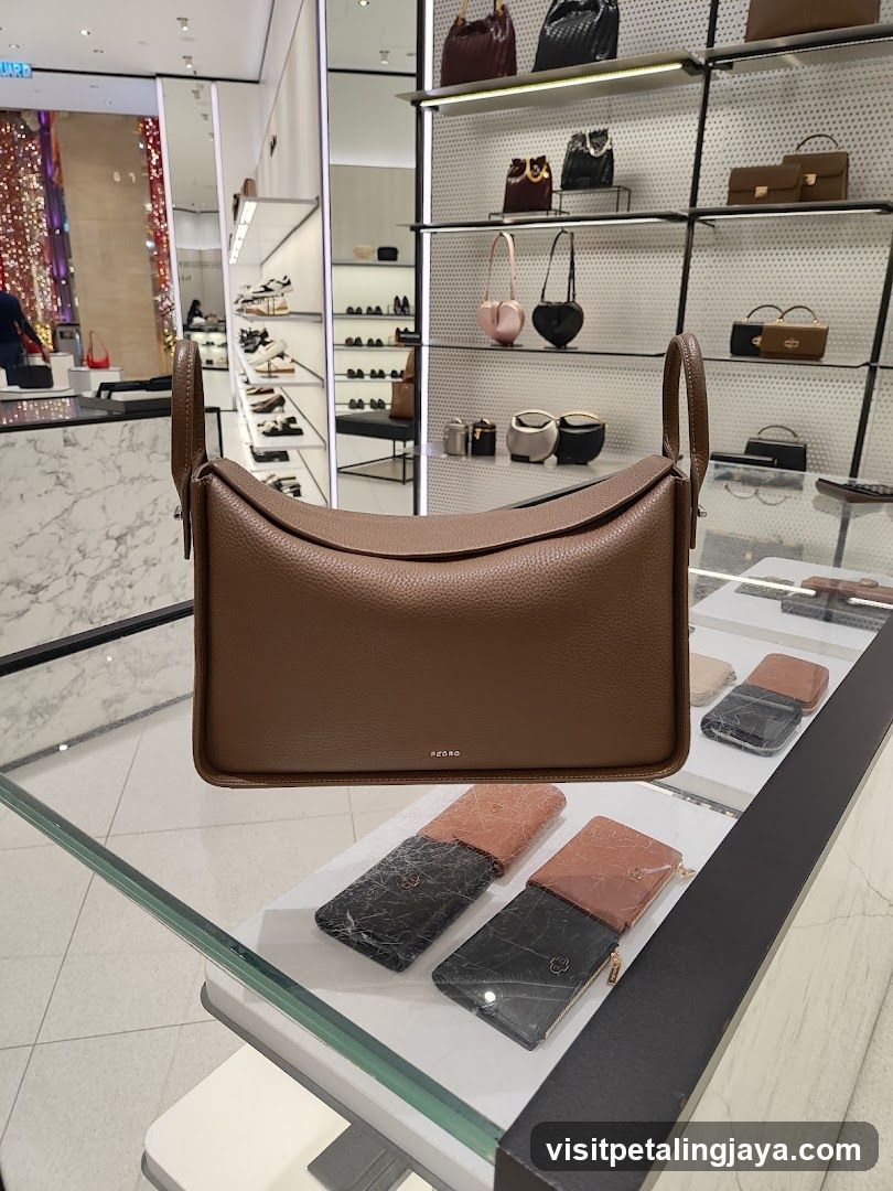 BAG DISPLAY IN RETAIL STORE