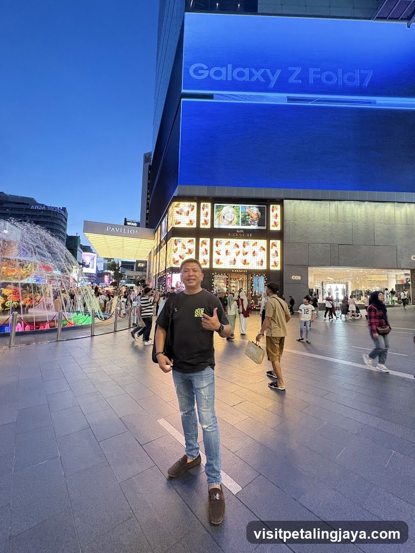 Urban Evening Scene with Galaxy Z Fold7 Signage