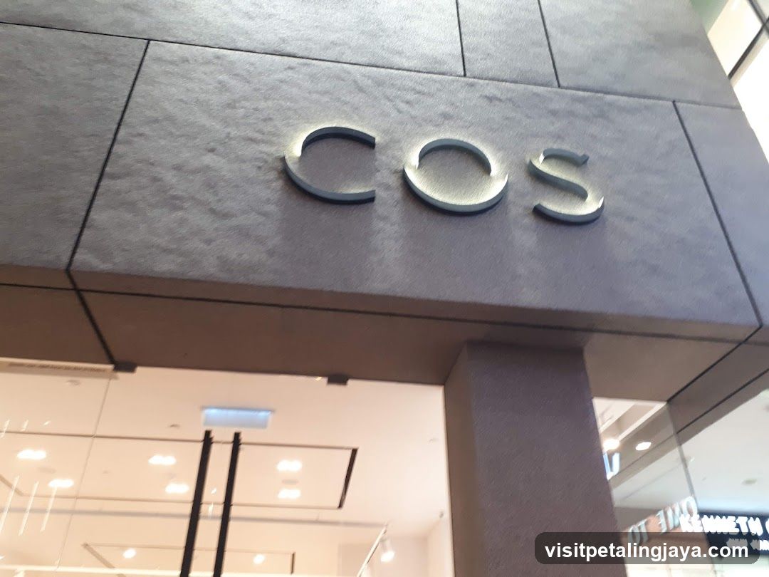 COS Store Entrance