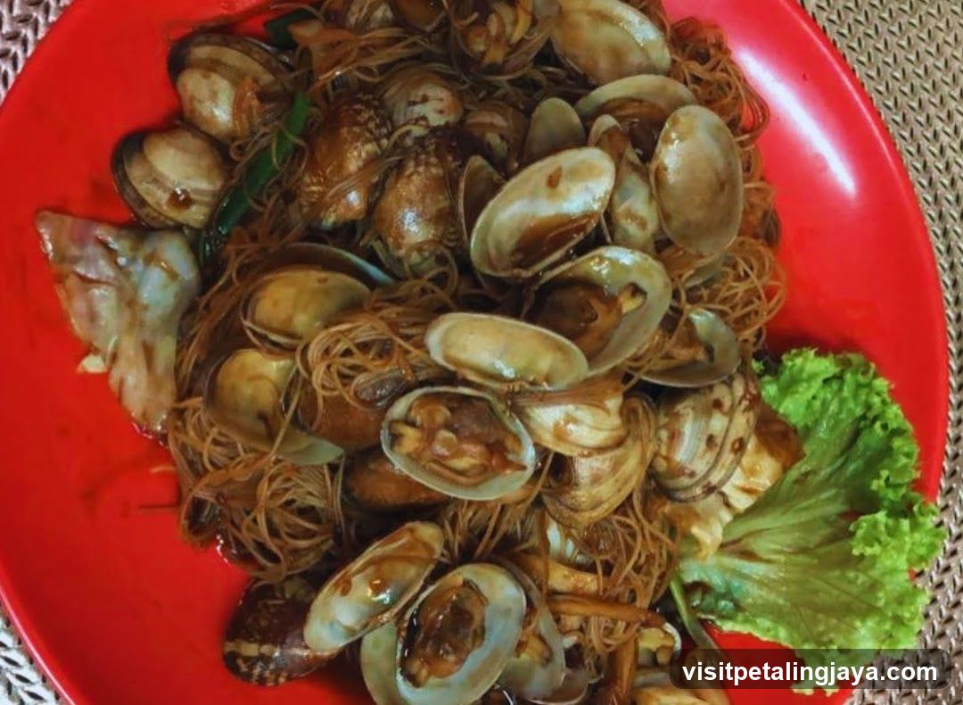 Clam Fried Noodles with Garnish