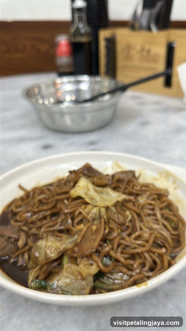 Noodle Dish with Soy Sauce and Vegetables