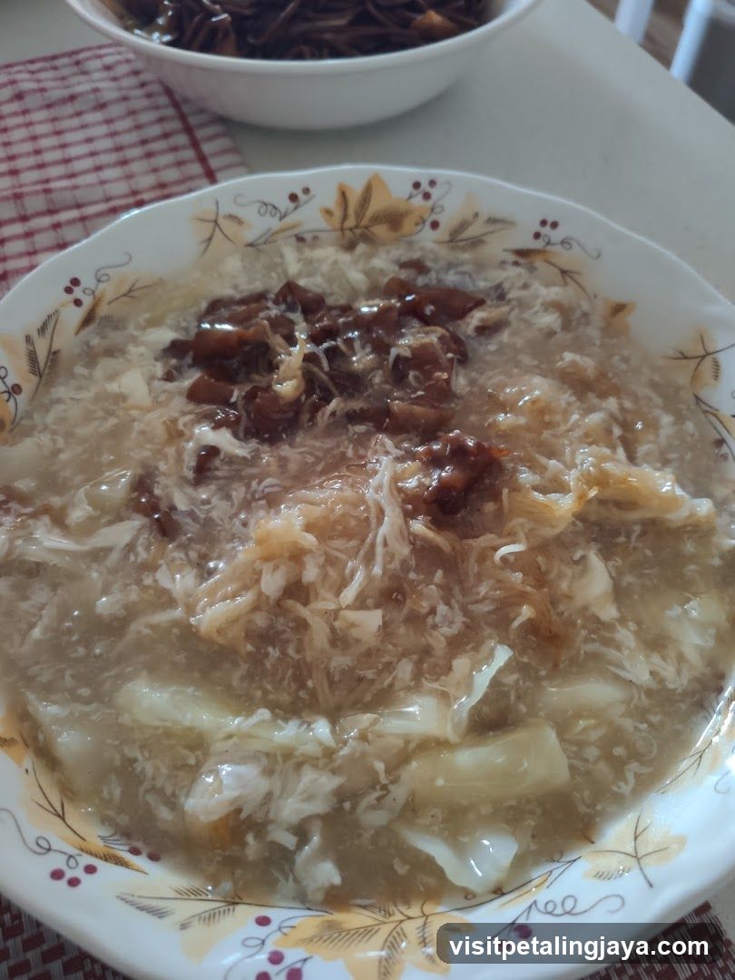 Soup with Tofu and Dried Shrimp