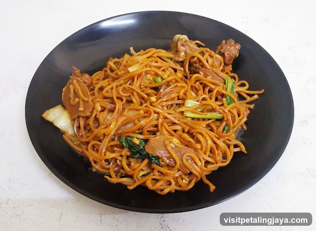 Stir-fried Noodles with Meat and Vegetables