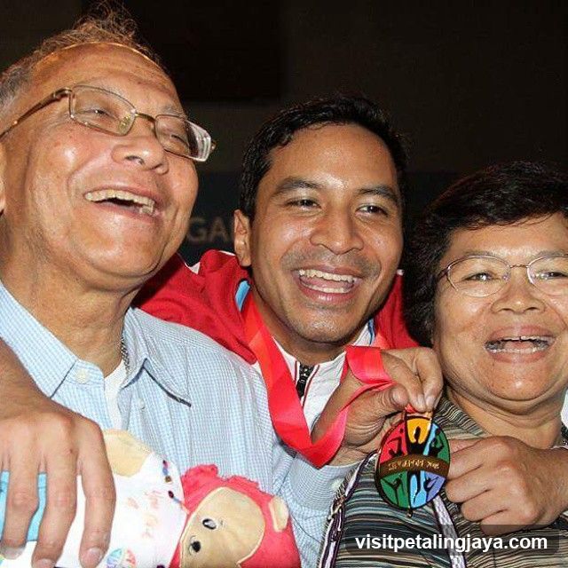 Group with medal and plush toy