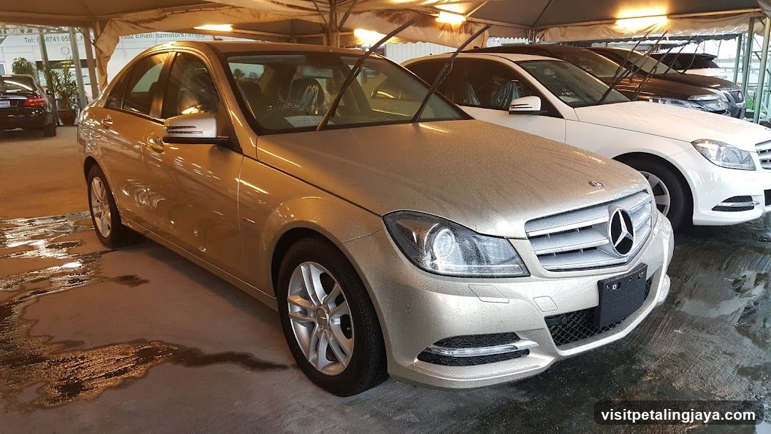 Mercedes-Benz C-Class in Car Wash