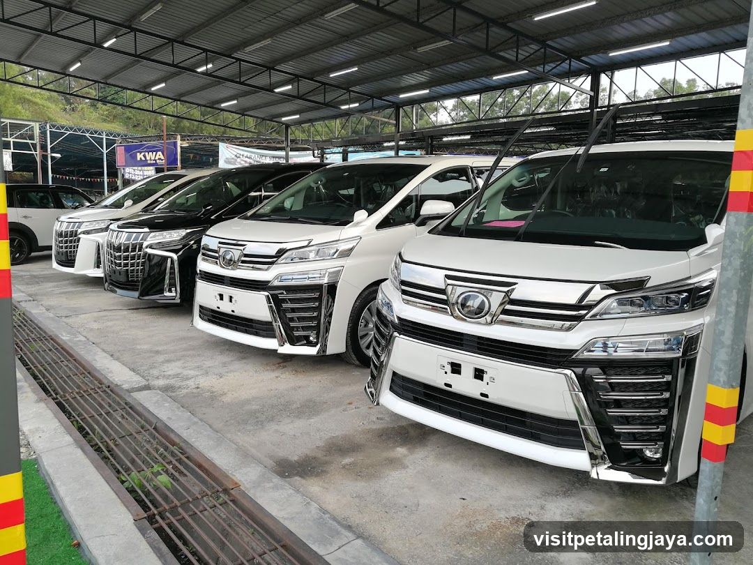 Toyota Alphard/Vellfire lineup display