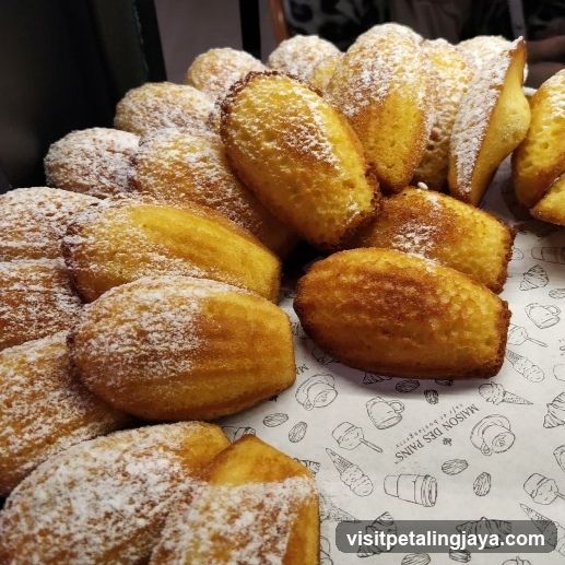 Madeleines Display