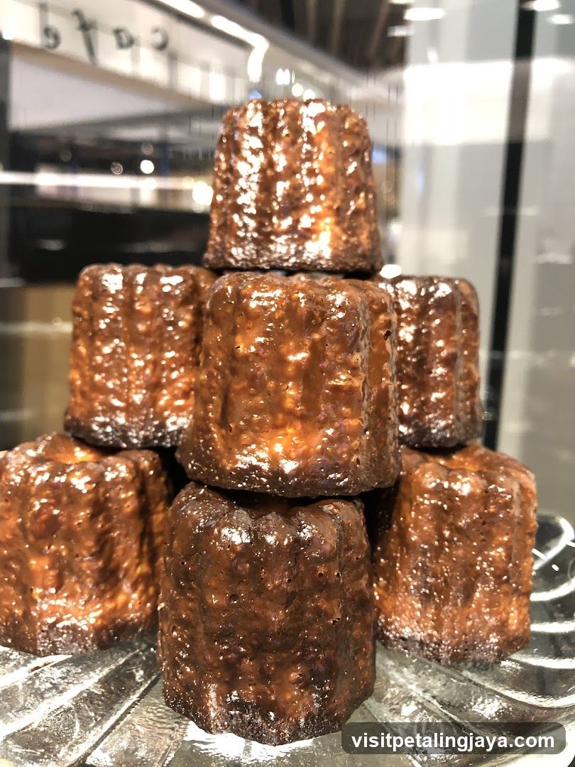 Caramelized Cakes Display