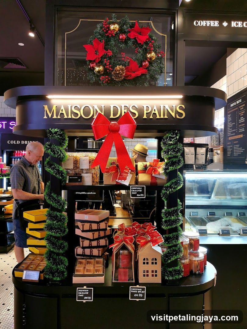 Maison des Pains Holiday Display