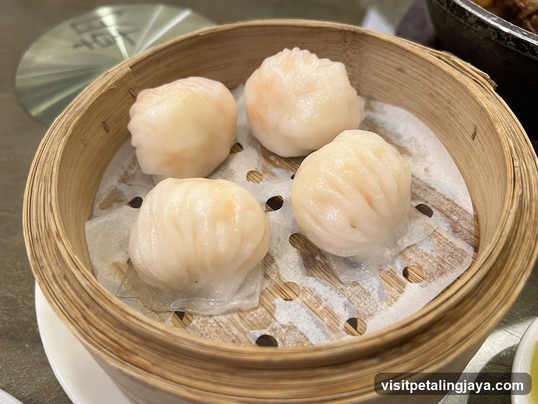 Steamed Dumplings in Bamboo Steamer