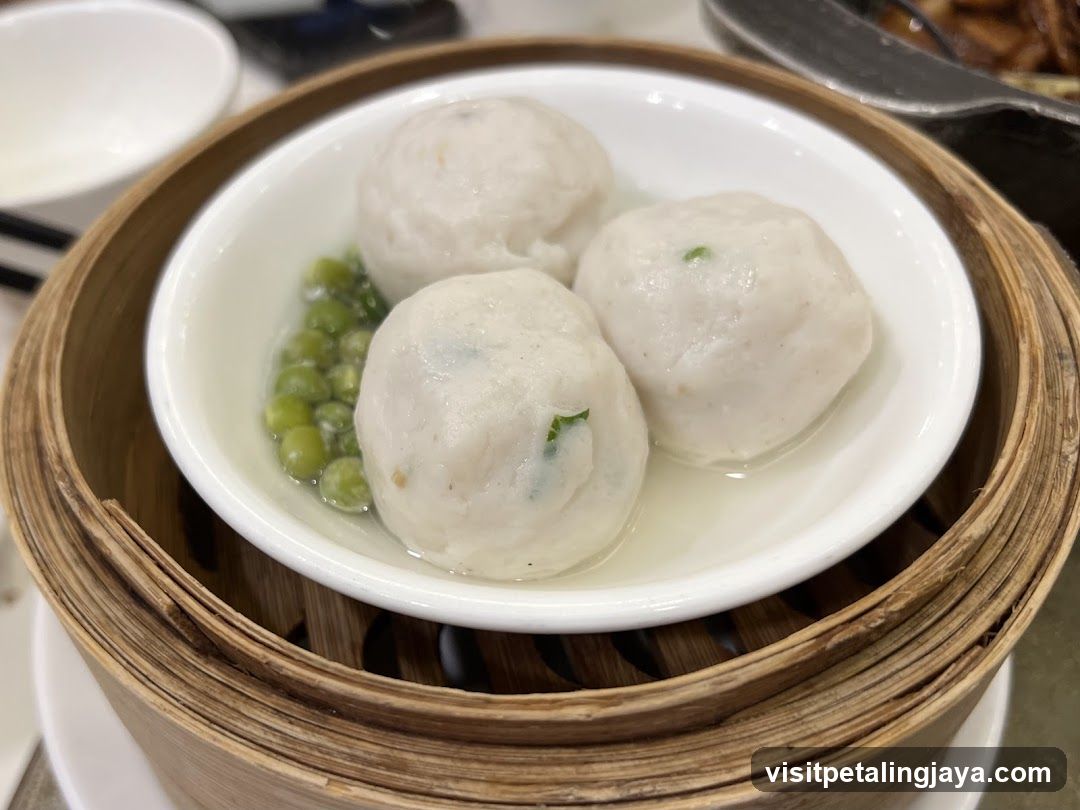 Steamed Dumplings with Peas