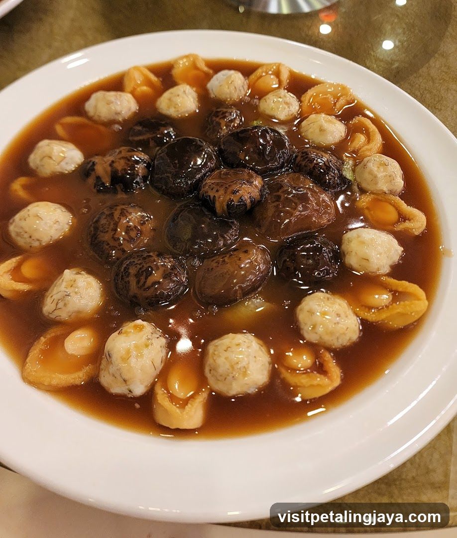 Braised Mushrooms and Meatballs with Sauce