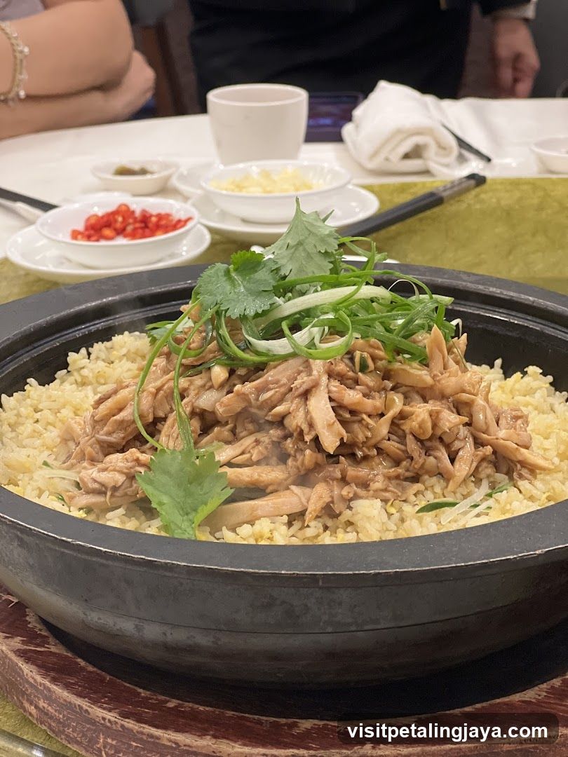 Sizzling Claypot Chicken Rice