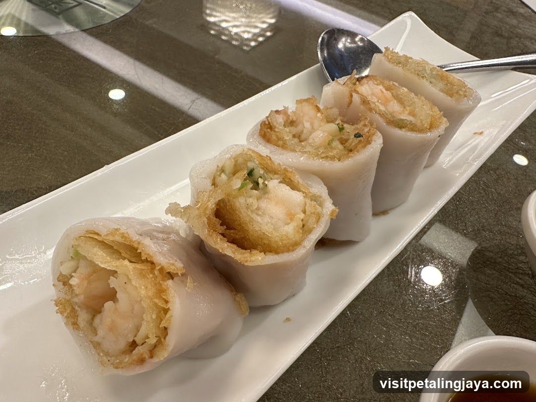 Shrimp Rice Rolls with Crispy Topping