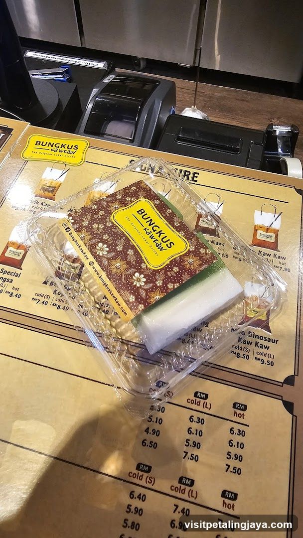 Bungkus Food Tray on Counter