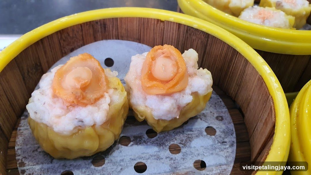 Steamed Dumplings in Bamboo Basket