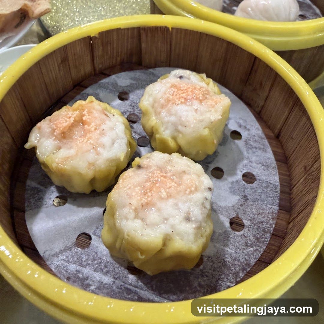 Steamed Dumplings in Bamboo Steamer