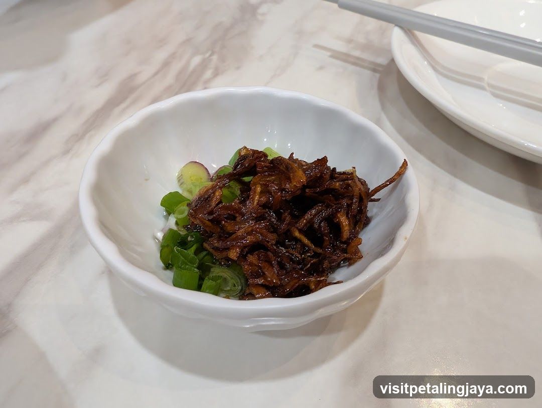Bowl of Fried Shallots with Green Onions