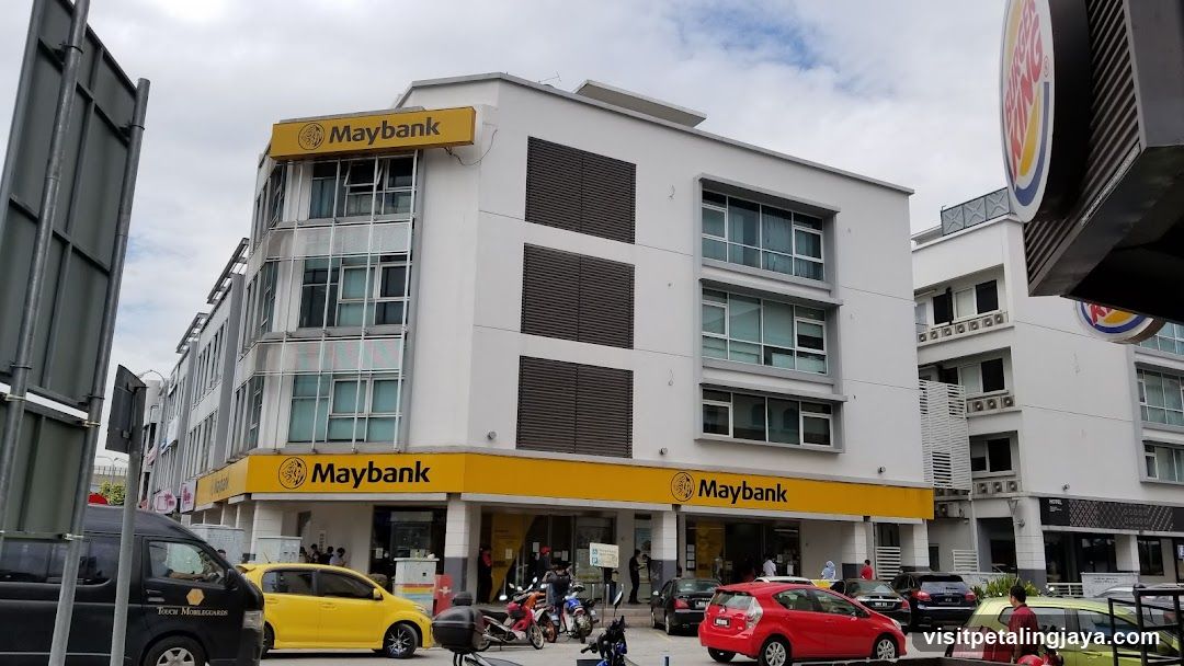 Maybank (Giza Kota Damansara)