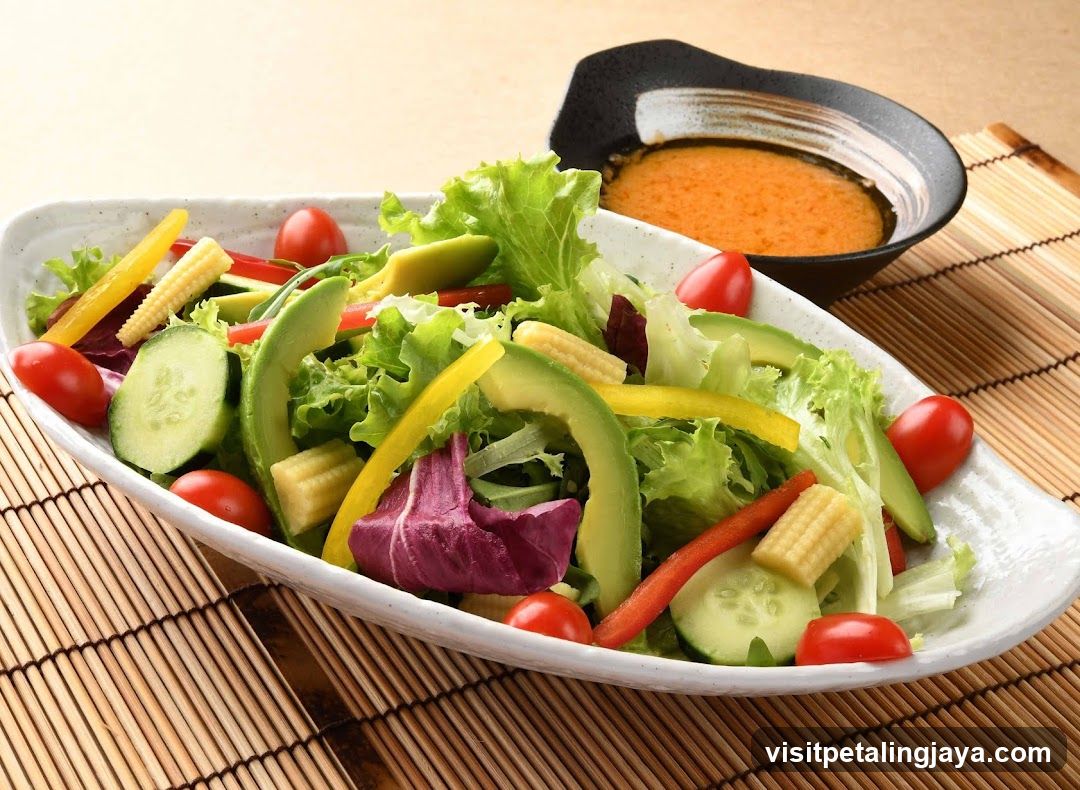 Fresh Salad with Dressing