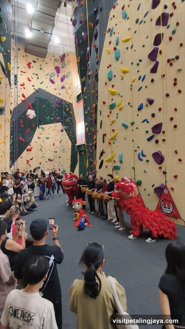 Indoor Climbing Gym with Lion Dance Performance