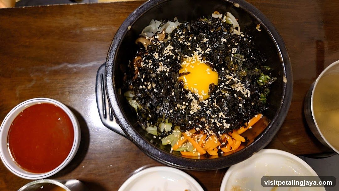 Bibimbap with Egg and Sesame Seeds