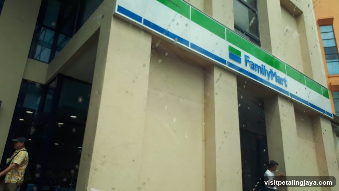 FamilyMart Storefront