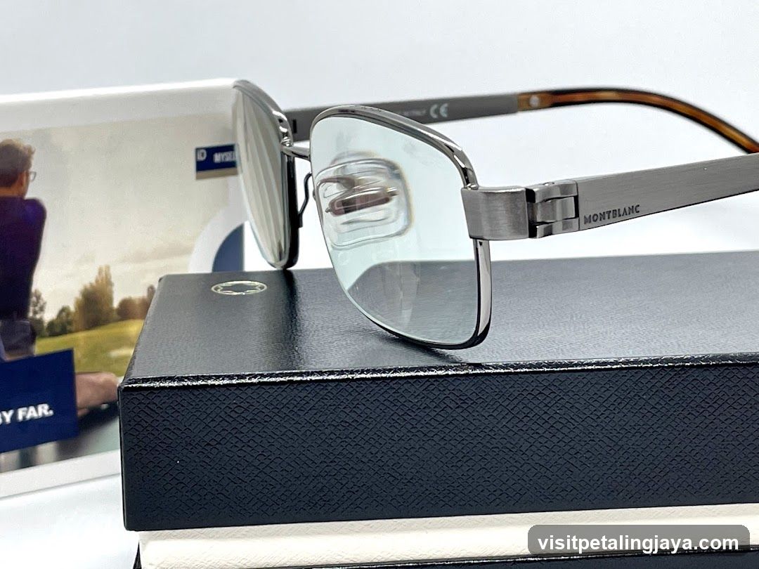 Montblanc Eyeglasses Display