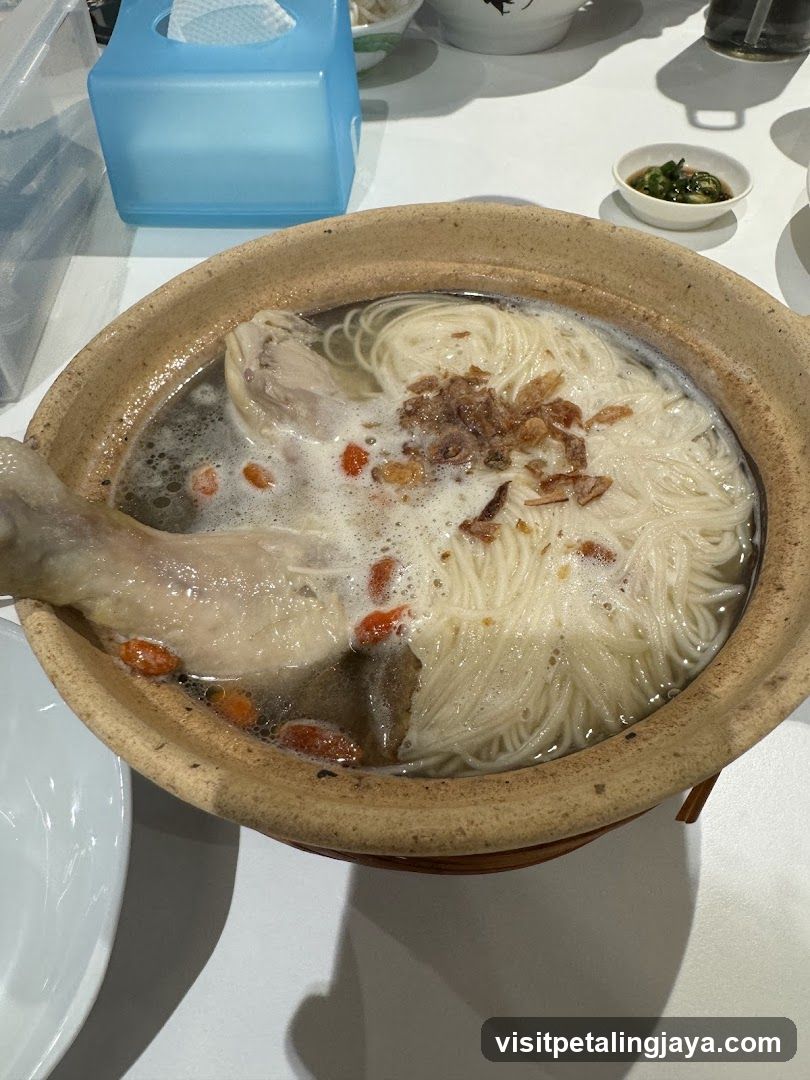 Clay Pot Noodle Soup with Chicken Leg