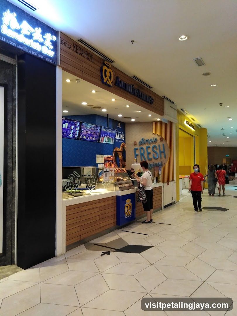 Auntie Anne's Pretzel Shop in Mall