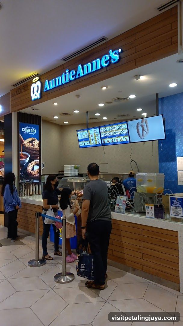 Auntie Anne's Store Interior