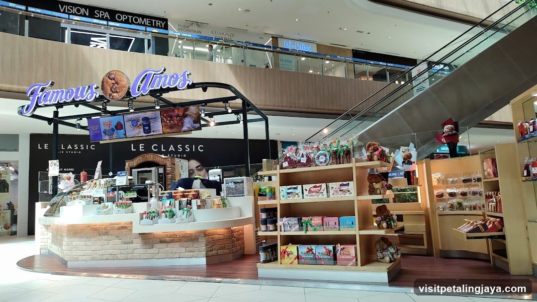 Famous Amos and Le Classic Storefront