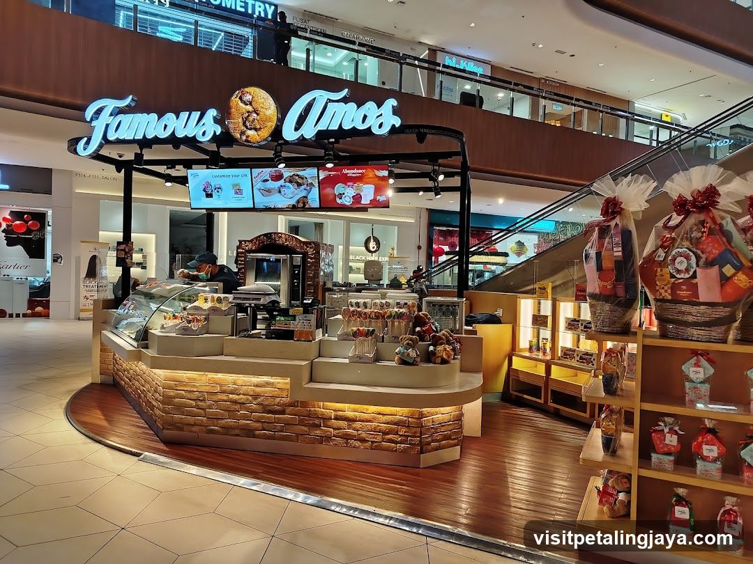 Famous Amos Kiosk in Mall