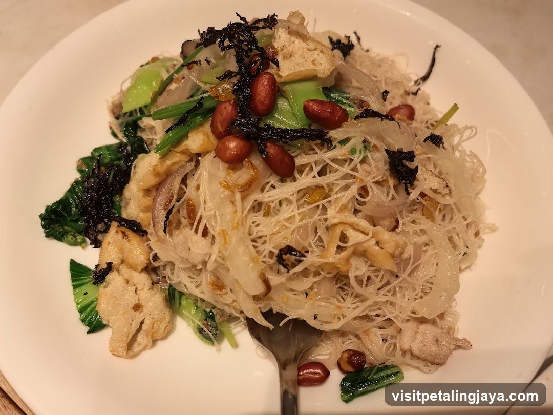 Stir-fried Vermicelli with Vegetables and Peanuts