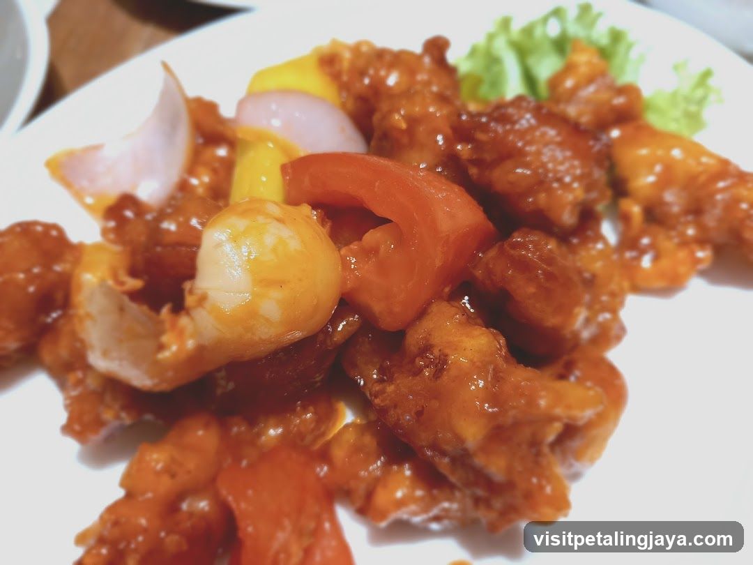Crispy Chicken with Tomato and Onion Sauce