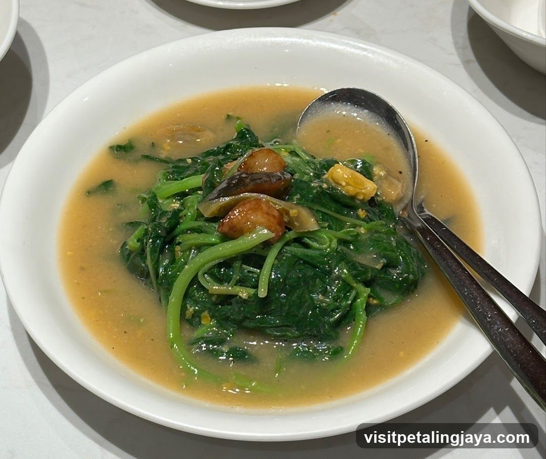 Stir-fried Greens with Garlic and Sauce