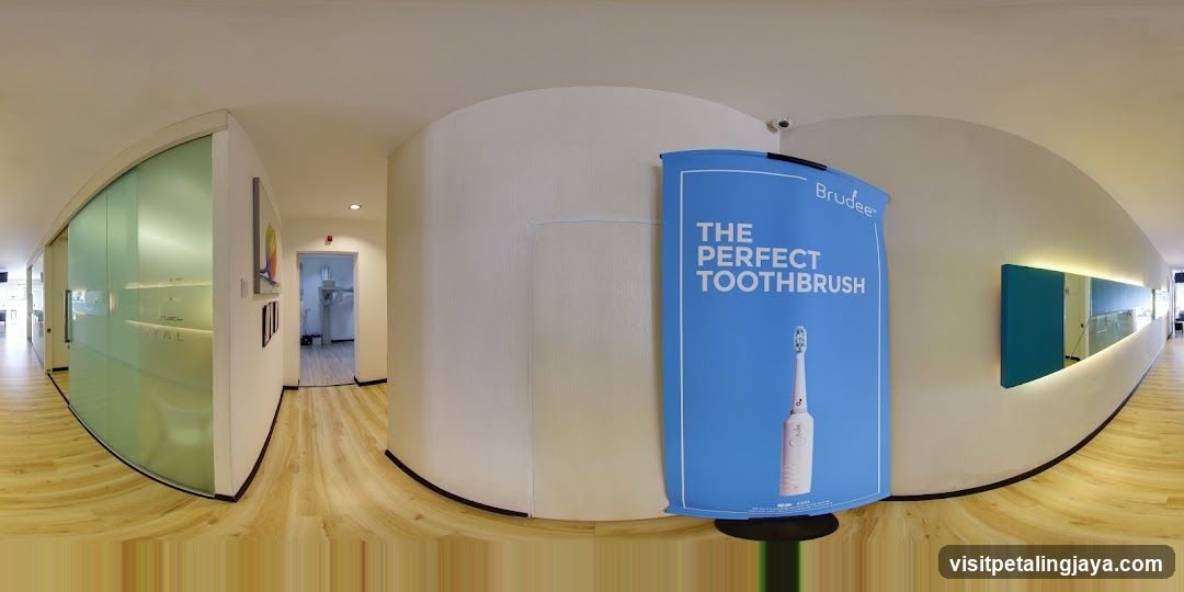 Brudee Toothbrush Ad in Interior Space