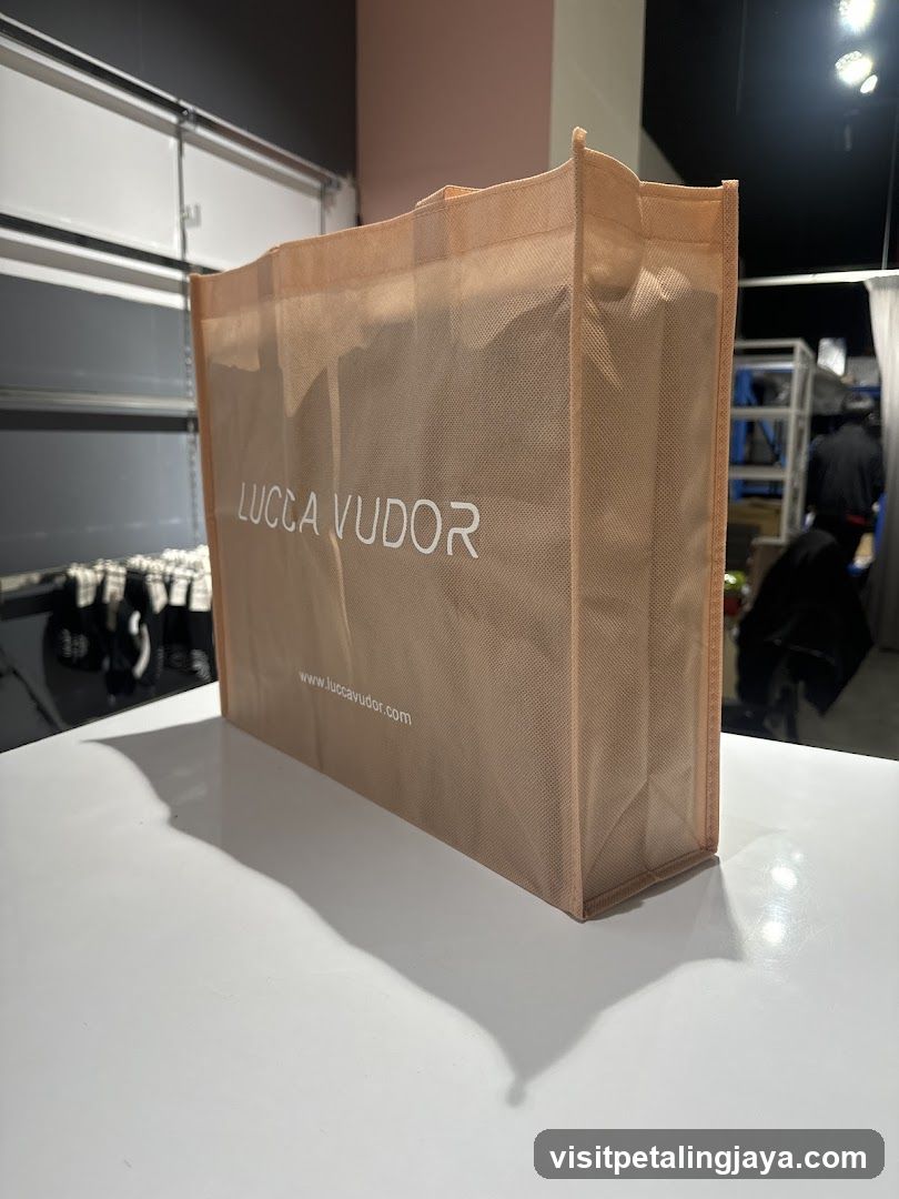 Lucca Vudor Shopping Bag