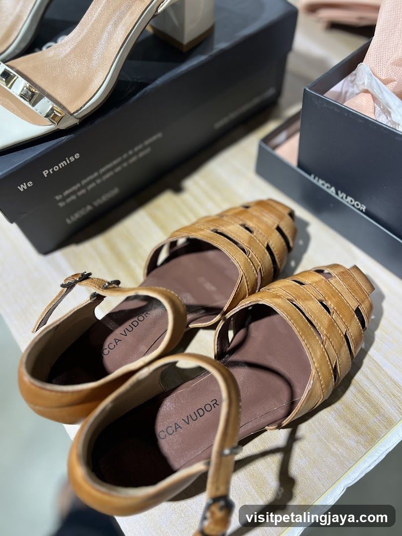 LUCCA VUDOR Heels Display