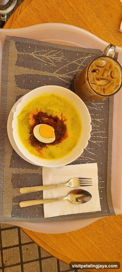 Breakfast with Curry and Iced Coffee