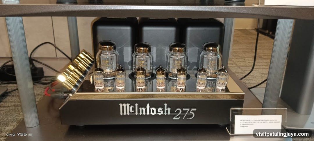 McIntosh 275 Tube Amplifier Display