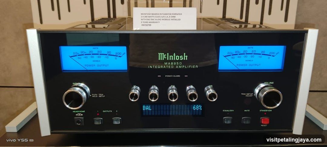 McIntosh MA8950 Integrated Amplifier Display