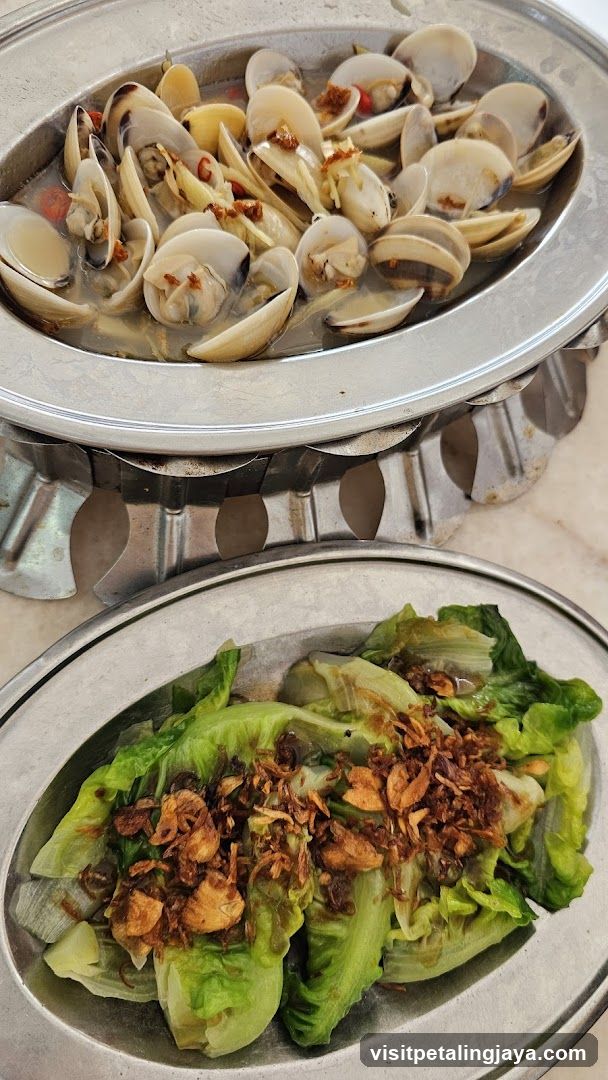 Clam Chowder and Lettuce with Fried Garlic