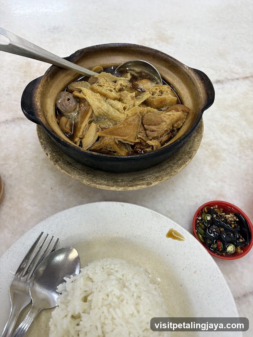 Clay Pot Chicken Rice with Chili Sauce