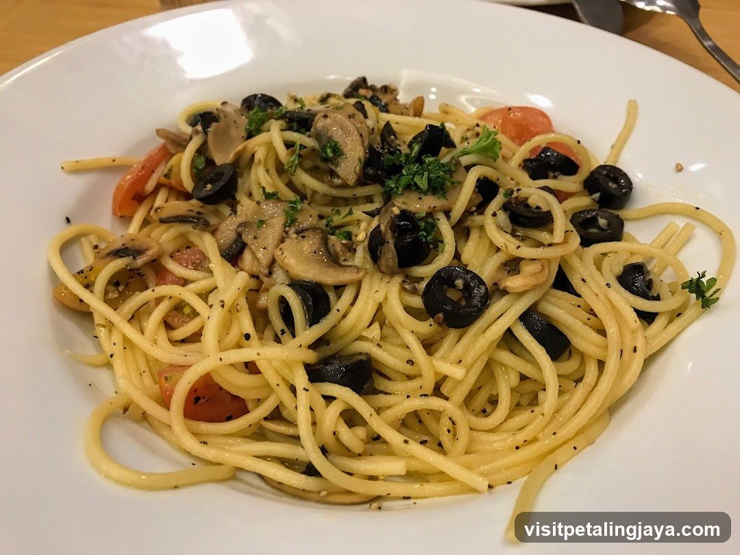 Pasta with Mushrooms and Olives