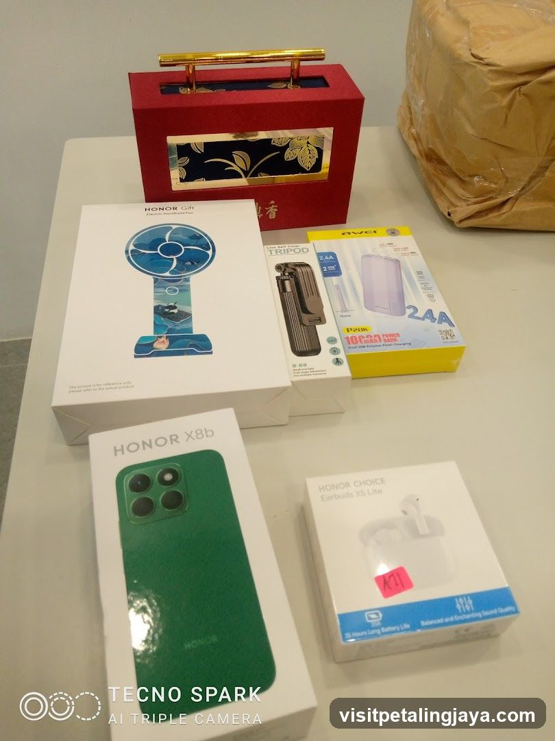 Electronics and Accessories Display